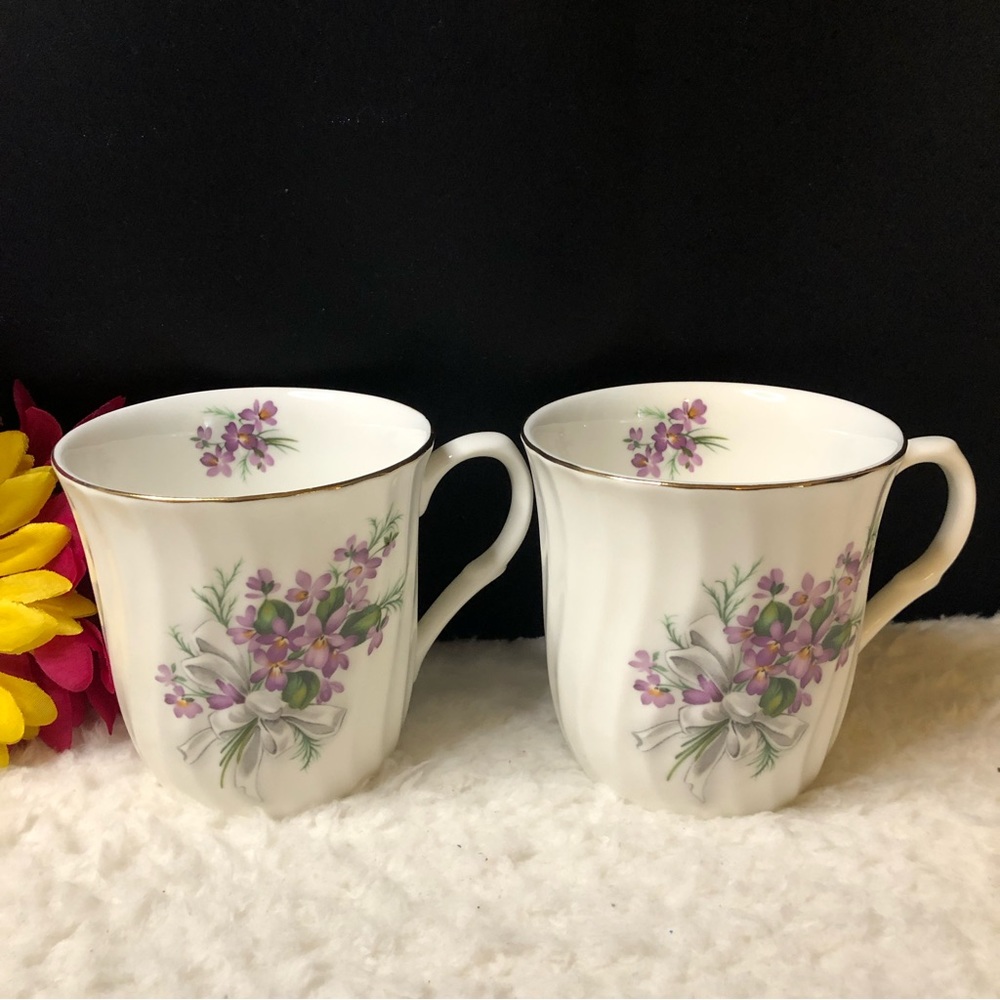 Set Of  2 Vintage Salem China English Collection Floral Gold Trim Ribbed Mugs
